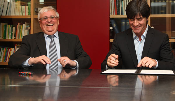 http://www.spox.com/de/1103/Bilder/dr-theo-zwanziger-joachim-loew-600.jpg