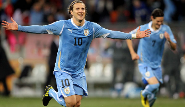 http://www.spox.com/de/1107/Bilder/copa-america-diego-forlan-tor-600.jpg