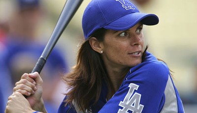 Mia Hamm mal nicht beim Fußball, sondern beim Baseball.