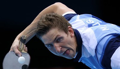 Beim Gesichtsausdruck von Matiss Burgis kriegt der Tischtennis-Ball für ...