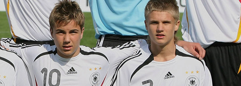 mario-goetze-alexander-merkel-2009-826.jpg