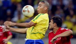 Nach frühem Rückstand durch Owen sorgten Rivaldo mit dem Pausenpfiff und Ronaldinho per Freistoß für die Wende, in der Vorschlussrunde reichte ein Genistreich von Ronaldo für den Sieg - erneut ging es gegen die starke Türkei.