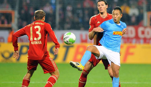 Der nordkoreanische Stürmer Chong Tese (r.) wechselt vom VfL Bochum zum 1. FC Köln