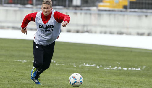 Matthias Ostrzolek trainiert schon fleißig in Augsburg mit. Der U-21-Nationalspieler kommt vom VfL Bochum und erhält einen Vertrag bis zum 30. Juni 2015