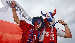 Ein Fan-Traum in blau, rot und weiß. Diese Jungs haben nur eins im Kopf: Tschechien und geile Hüte