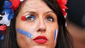 Vive la France! In den Augen dieses französischen Fans spiegeln sich all die Hoffnungen und Sehnsüchte der "Grande Nation" wieder