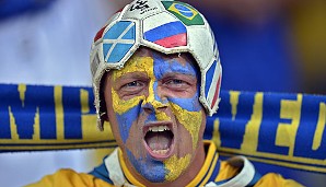Nichts als Fußball im Kopf kann man diesem Schweden-Fan nicht vorwerfen. Er trägt ihn auf dem Kopf!