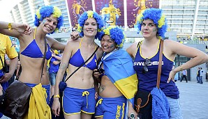 Nein das ist nicht die schwedische Schwimm-Olympiamannschaft. Bademode gehört dieser Tage in Polen und der Ukraine einfach zum guten Ton dazu