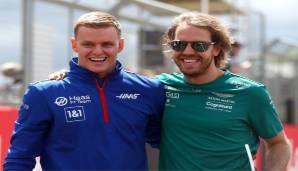 Hatten gut Lachen: Die beiden Deutschen Mick Schumacher und Sebastian Vettel fuhren in Silverstone beide in die Punkte.