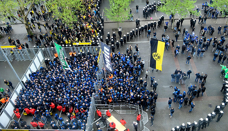 Ausschreitungen nach Revierderby: BVB- und Schalke-Fans ...