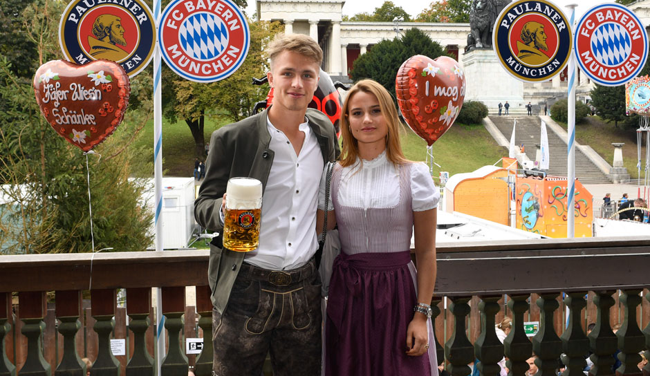 Der Fc Bayern Auf Dem Oktoberfest Javi Kann Wieder Lachen Und Coutinho Findet Alles Gut Seite 1