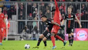 Aranguiz im Zweikampf mit Bayerns Alphonso Davies.