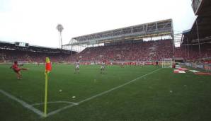 Vor der WM 2006 musste auch das Fritz-Walter-Stadion in Kaiserslautern aufwendig saniert werden und verlor etwas an Charakter. Die Haupttribüne ist nun weiter weg vom Spielfeld - zur Kritik vieler Anhänger.