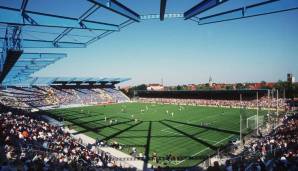 Heimspielstätte von Arminia ist seit 1926 die „Bielefelder Alm". Die Alm glich früher einem Acker. Mit den Jahren wurde immer wieder an den Tribünen gewerkelt, seit 2004 trägt das Stadion den Namen "SchücoArena".