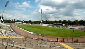 Das Rudolf-Harbig-Stadion von Dynamo Dresden war prädestiniert für heiße Europacup-Abende. Diese Flutlicht-Masten, ein Traum! Von 2007 bis 2009 wurde das Stadion grunderneuert. Viel ist nicht mehr übrig.