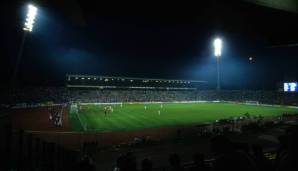 Eröffnet wurde das Hamburger Volksparkstadion bereits 1925. Nach dem Krieg war das Stadion mit einer 400-Meter-Laufbahn ein Prachtstück: 76.000 Zuschauer passten hinein. 1998 wurde die "alte Schüssel" umgebaut.