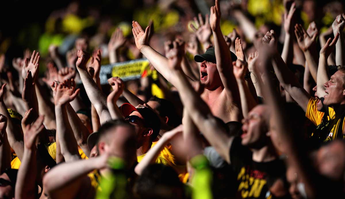 BVB and Bayern fans show solidarity against reform plans