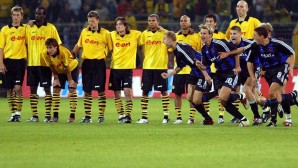 Bundesliga, Borussia Dortmund, Insolvenz, 2003, 2005, Thomas Hennecke, Freddie Röckenhaus, BVB, Finanzen, SZ, kicker