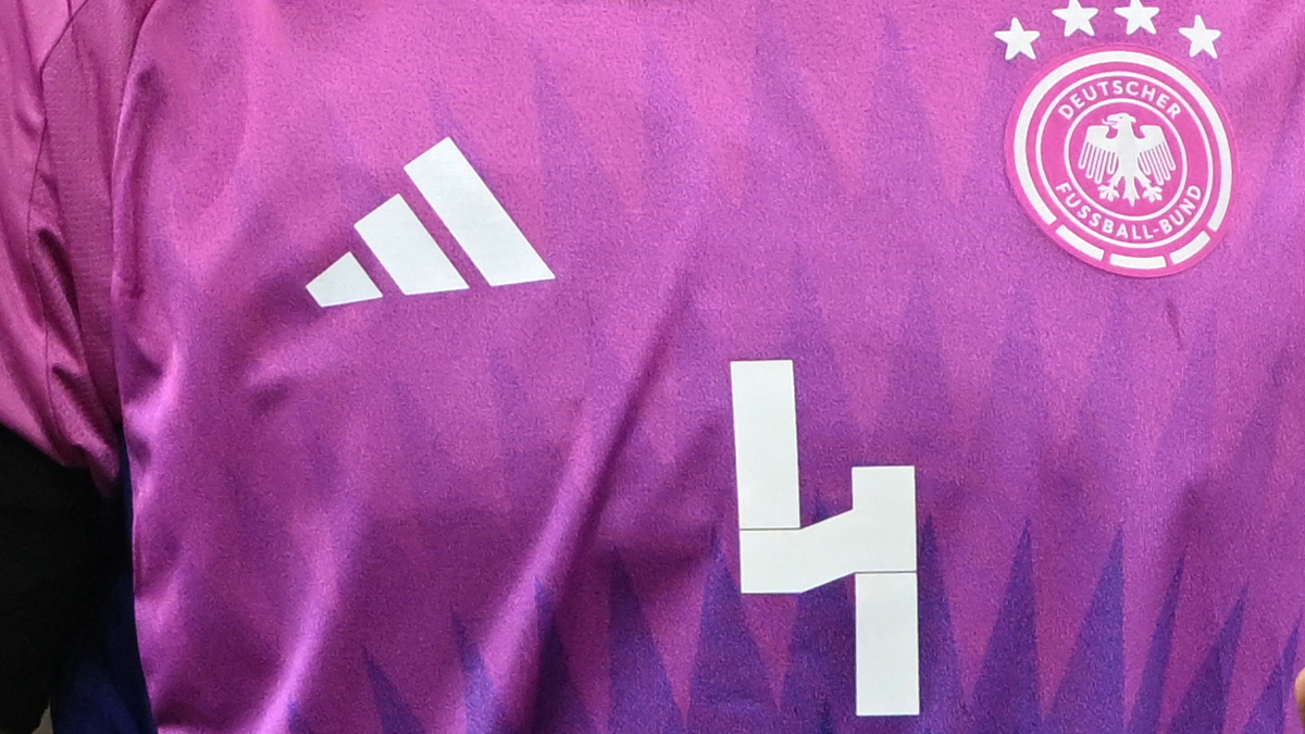 dfb-trikot-nummer-4.jpg