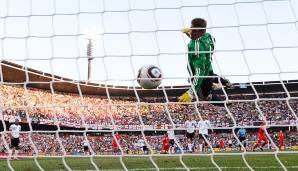 WM 2010, Achtelfinale - Deutschland vs. England 4:1: Es hätte alles anders kommen können, wäre das System "Goal Control" drei Jahre früher und nicht erst 2013 eingeführt worden. Zumindest unken das die Engländer seit Jahren.