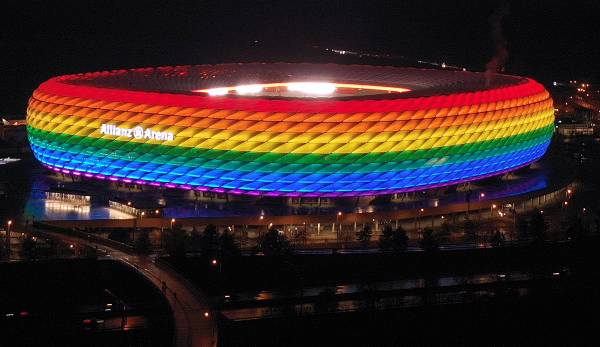 Doch Noch Der Regenbogen Fc Bayern Erleuchtet Allianz Arena Am Tag Vor Dem Em Finale