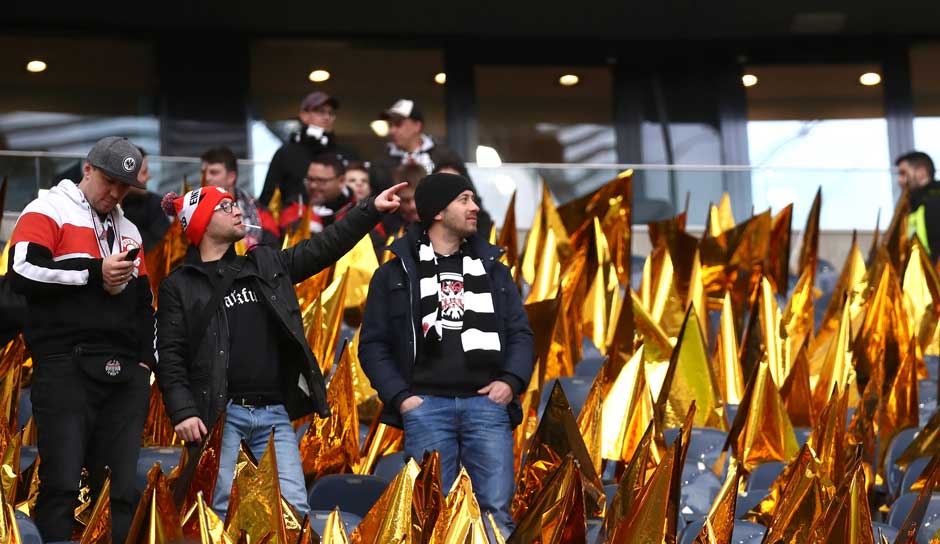 Eintracht Frankfurt international! Die verrückten Choreos ...