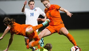 Vivianne Miedema (r.) war gegen Italien nicht zu stoppen