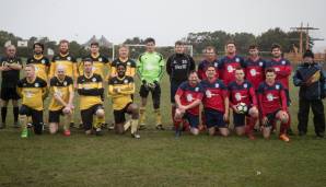 Die beiden Teams: Garrison Gunners und Woolpack Wanderers.