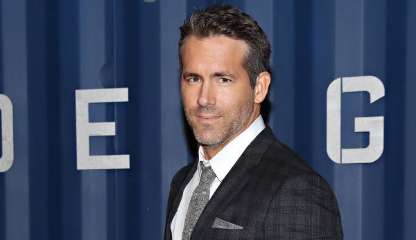 Hollywood Star Ryan Reynolds Kauft Walisischen Fussball Klub Wrexham