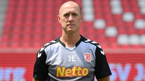 Joe Enochs ist der Trainer von Jahn Regensburg.