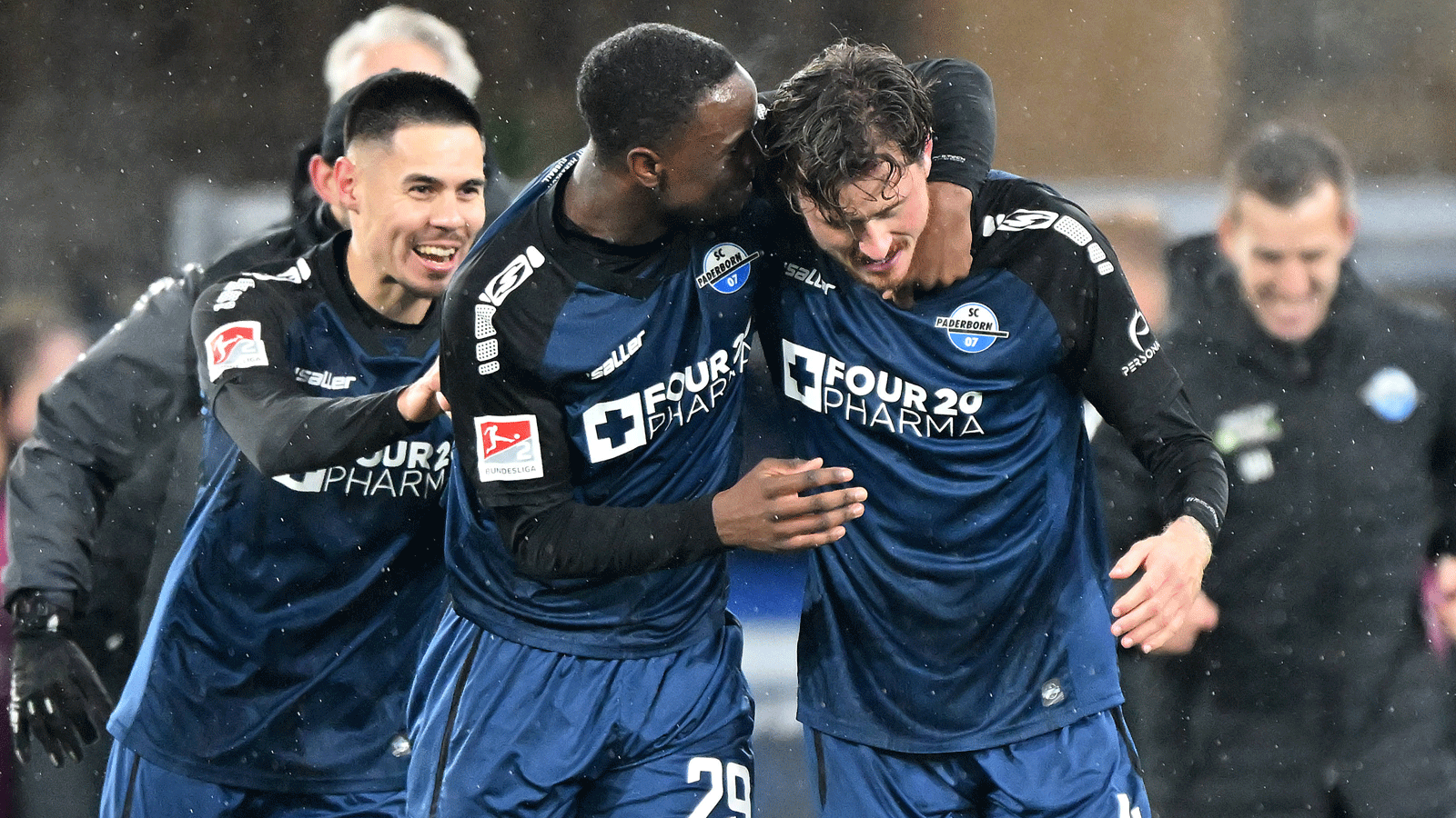 https://www.spox.com/de/sport/fussball/zweiteliga/2411/Bilder/paderborn-1600.gif