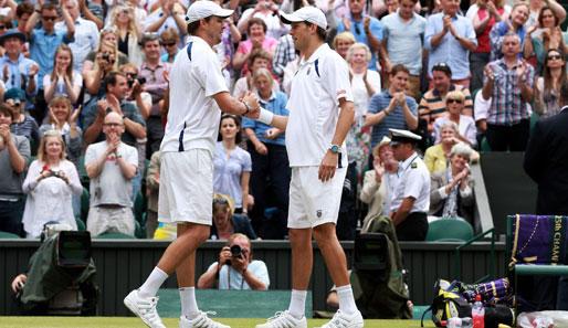 Die Brüder Bob (l.) und Mike Bryan zum zweiten Mal erfolgreich im Doppel-Finale von Wimbledon