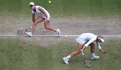 Sabine Lisicki (r.) und ihre Doppel-Partnerin Samantha Stosur haben das Finale verloren