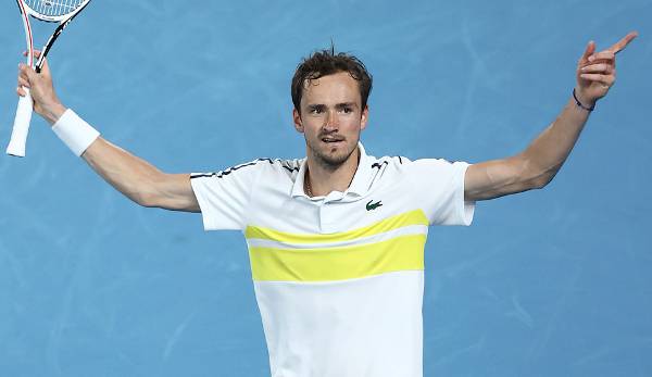 Australian Open Medvedev Dominiert Gegen Tsitsipas Und Fordert Djokovic Im Finale