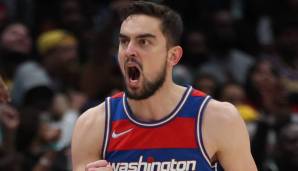 TACKLE DES TAGES: Tomas Satoransky hat wohl das Geld gesehen, was in der NFL gerade verteilt wird. Oder er mag Grayson Allen einfach nicht (wie der Rest der Liga?). Jedenfalls ließ er den Bucks-Guard voll auflaufen und brachte ihn hart zu Boden.