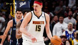 Auf der PK meinte er übrigens, dass er nichts Besonderes mit dem Gameball oder dem Headband als Andenken geplant habe. Wahrscheinlich hätte das ein Nuggets-Mitarbeiter eh schon auf ebay gestellt, so Jokic.